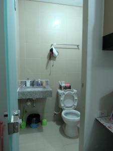 A bathroom at YokosoCEBU & Private Parking