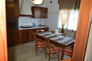 ミーラにあるCedro Venice Apartmentのキッチン(テーブル、椅子付)、キッチン(コンロ付) +34枚の写真