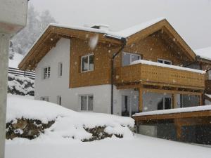 a house with snow on the roof at Haus Klein Rosental in Neukirchen am Großvenediger
