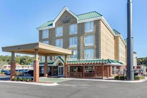 una representación de un hotel con un edificio en Country Inn & Suites by Radisson, Lumberton, NC, en Lumberton