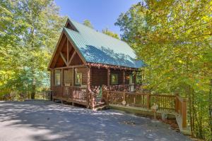 a log cabin with a porch and a fence at Beary Comfy in Gatlinburg