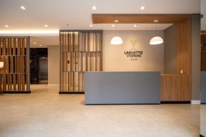 Vstupní hala nebo recepce v ubytování Hotel Laghetto Estação + 31 fotografií