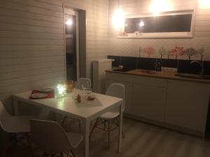 A cozinha ou cozinha compacta de Holiday house Ausekļa namiņš