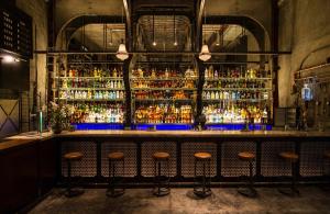 een bar met veel flessen alcohol bij Soho Luxury Loft in Buenos Aires