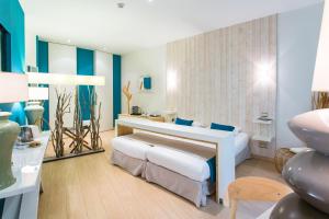 Postel nebo postele na pokoji v ubytování Hôtel des Ducs