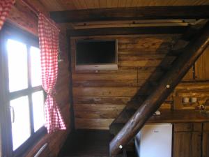 TV a/nebo společenská místnost v ubytování Holz Haus Banja Luka