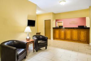 a waiting room with two leather chairs and a desk at Baymont by Wyndham Helena in Helena