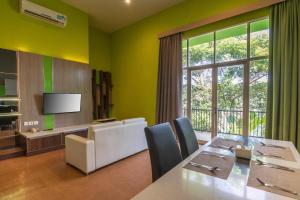 MaxOneHotels at Resort Makassar的休息区