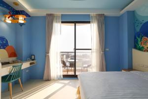 Ein Bett oder Betten in einem Zimmer der Unterkunft Shi Guang Sea View