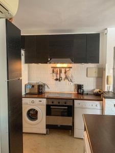 Kuchyňa alebo kuchynka v ubytovaní Apartament Benalmadena Marina SOL