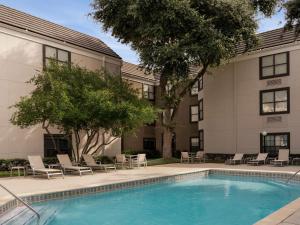 Photo de la galerie de l'établissement Holiday Inn Express Hotel & Suites Irving DFW Airport North, an IHG Hotel, à Irving