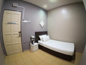 Postel nebo postele na pokoji v ubytování JV Hotel @ Bandar Tasek Mutiara