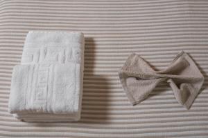 a pair of towels with a bow on a bed at Pantanassa Villas in Agia Marina Nea Kydonias
