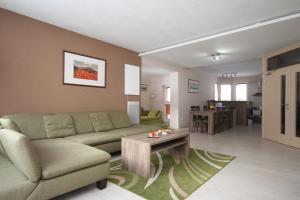 Ein Sitzbereich in der Unterkunft Wellness Simply Relax - Chopok- privátna vírivka, sauna