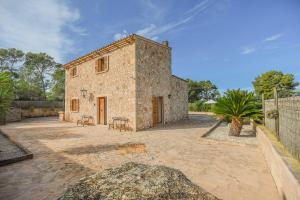 Imagen de la galería de Mallorcan stone house Villa Matias, en Campos