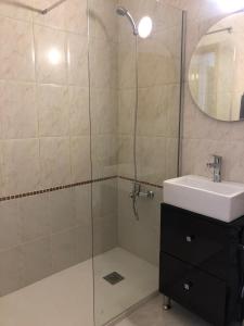 A bathroom at TABLERO 403, ENCANTADOR Apto 8 pax cerca PLAYA DEL INGLES