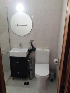 A bathroom at TABLERO 403, ENCANTADOR Apto 8 pax cerca PLAYA DEL INGLES Még 11 kép