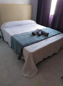 A bed or beds in a room at TABLERO 403, ENCANTADOR Apto 8 pax cerca PLAYA DEL INGLES