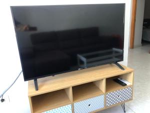 A television and/or entertainment centre at TABLERO 403, ENCANTADOR Apto 8 pax cerca PLAYA DEL INGLES