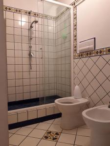a bathroom with a toilet and a shower and a sink at La casa Bianca in Maratea