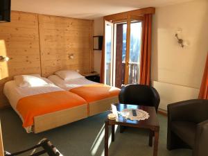 Postel nebo postele na pokoji v ubytování Hotel de la Poste Verbier