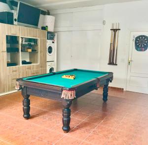 Biliár nebo kulečník v ubytování Villa Rosa Sitges