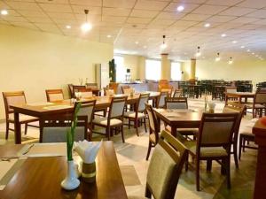 Acacia Hotel Bagan 레스토랑 또는 맛집