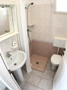 Kúpeľňa v ubytovaní WHITE POOL Matino - Gallipoli - 5pl