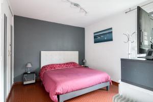 En eller flere senge i et værelse på Les Embruns