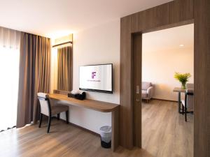 Televisyen dan/atau pusat hiburan di Fortune View Khong Hotel Nakhon Phanom