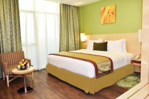 Postel nebo postele na pokoji v ubytování Al Khoory Executive Hotel, Al Wasl