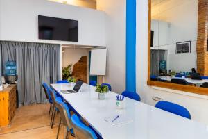 TV a/nebo společenská místnost v ubytování Key Barcelona HOUSING (Carrer Girona)