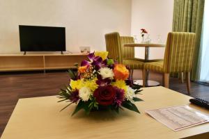 TV a/nebo společenská místnost v ubytování Al Khoory Executive Hotel, Al Wasl