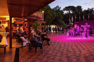 Oaspeți care stau la Montana Pine Resort - All Inclusive +44 fotografii