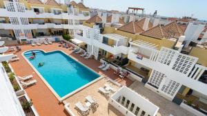 Bazén v ubytování Cabanas Beach Amazing 2 Bedroom Penthouse WPCB34 nebo v jeho okolí