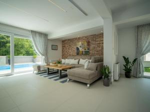 Posezení v ubytování Holiday Home Anđela by Interhome + 34 fotografií