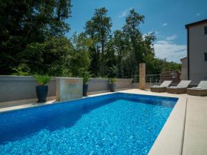Bazén v ubytování Holiday Home Anđela by Interhome nebo v jeho okolí