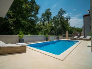 Bazén v ubytování Holiday Home Anđela by Interhome nebo v jeho okolí