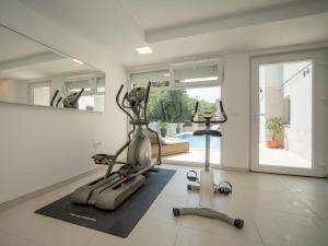 Fitness centrum a/nebo fitness zařízení v ubytování Holiday Home Anđela by Interhome