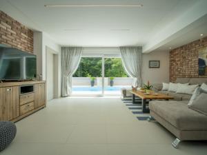 TV a/nebo společenská místnost v ubytování Holiday Home Anđela by Interhome