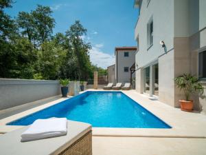 Bazén v ubytování Holiday Home Anđela by Interhome nebo v jeho okolí