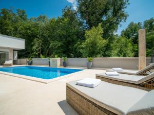 Bazén v ubytování Holiday Home Anđela by Interhome nebo v jeho okolí