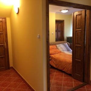 Posteľ alebo postele v izbe v ubytovaní Dávid Apartman