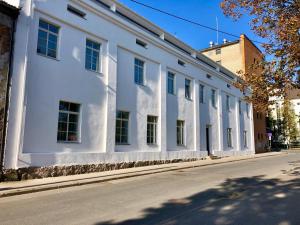 a white building on the side of a street at Filosoofi 1 Studio Apartments in Tartu