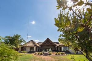 a house in the suburbs of australia at Zebula - HT1 - 5 Bedroom Holiday Home in Mabula