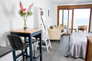 Fotografia z galérie ubytovania Stunning studio.Seaview with balcony and pool. v destinácii Torremolinos