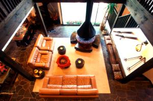 an overhead view of a living room with two couches at Alp Bach Madarao in Iiyama