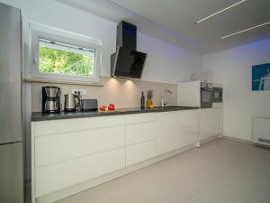 Kuchyň nebo kuchyňský kout v ubytování Holiday Home Anđela by Interhome