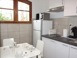 Nhà bếp/bếp nhỏ tại Apartment Provence Village-3 by Interhome
