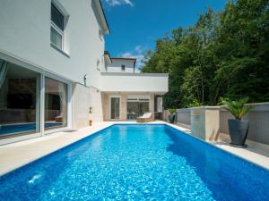 Bazén v ubytování Holiday Home Anđela by Interhome nebo v jeho okolí